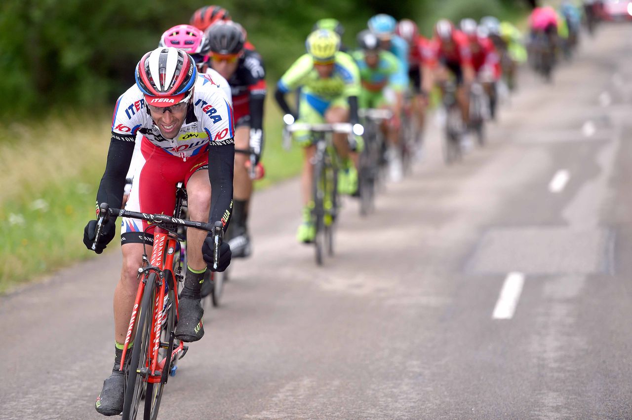 Katusha lead the pace