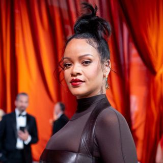 a picture of Rihanna at the Oscars - Rihanna Oscars make-up