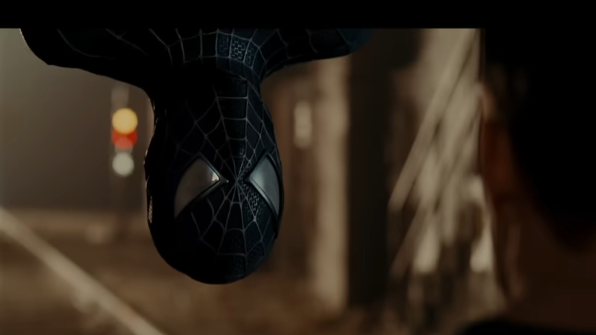 Symbiote suit Spider-Man hanging upside down in Spider-Man 3