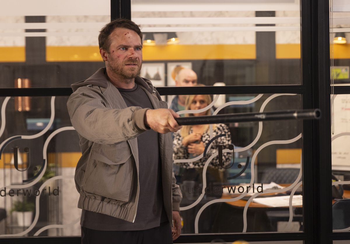 Coronation Street spoilers: Mick Michaelis BREAKS OUT of prison | What to  Watch