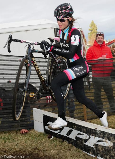 Julie Krasniak (Rapha Focus) running the barriers