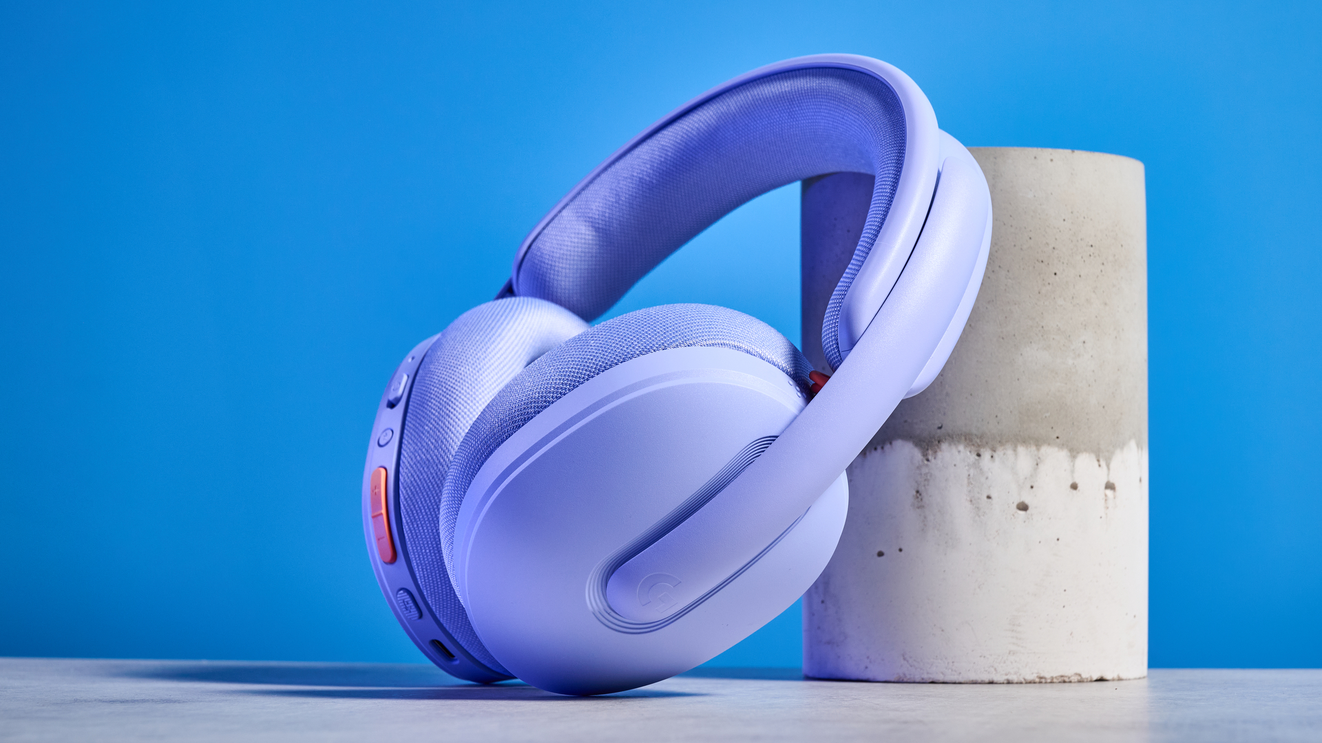 A lilac Logitech G325 Lightspeed wireless gaming headset