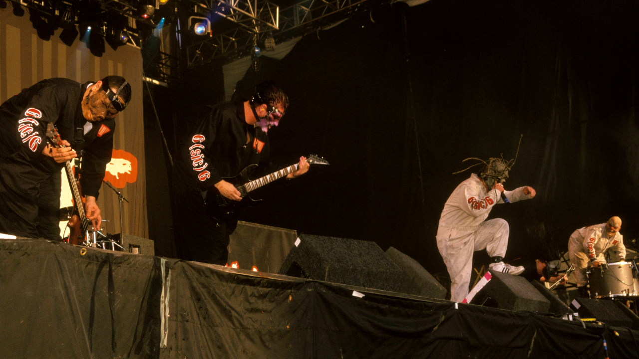 Slipknot on stage in 2001