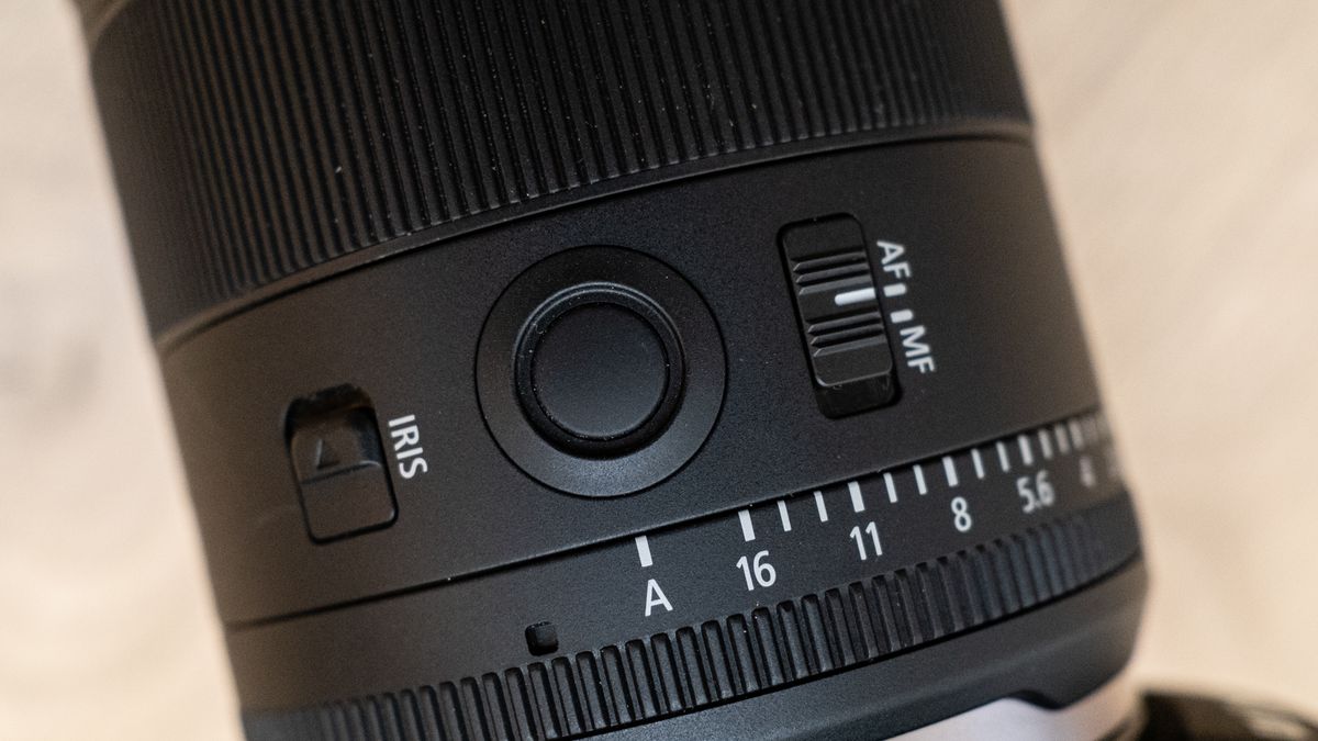 Canon RF35 f/1.4L VCM control switches and FN button