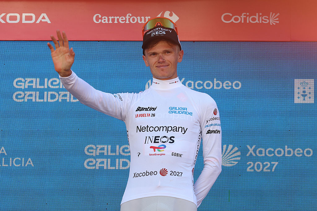 ANDORRA LA VELLA, ANDORRA - AUGUST 25: Oscar Onley of Great Britain and Netcompany INEOS Cycling Team celebrates at podium as White best young jersey winner during the La Vuelta - 81st Tour of Spain 2026, Stage 4 a 104.8km from Andorra la Vella to Andorra la Vella / #UCIWT / on August 25, 2026 in Andorra la Vella, Andorra. (Photo by Alexander Hassenstein/Getty Images)