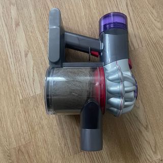 Dyson V8 Absolute head filled with dust and hair