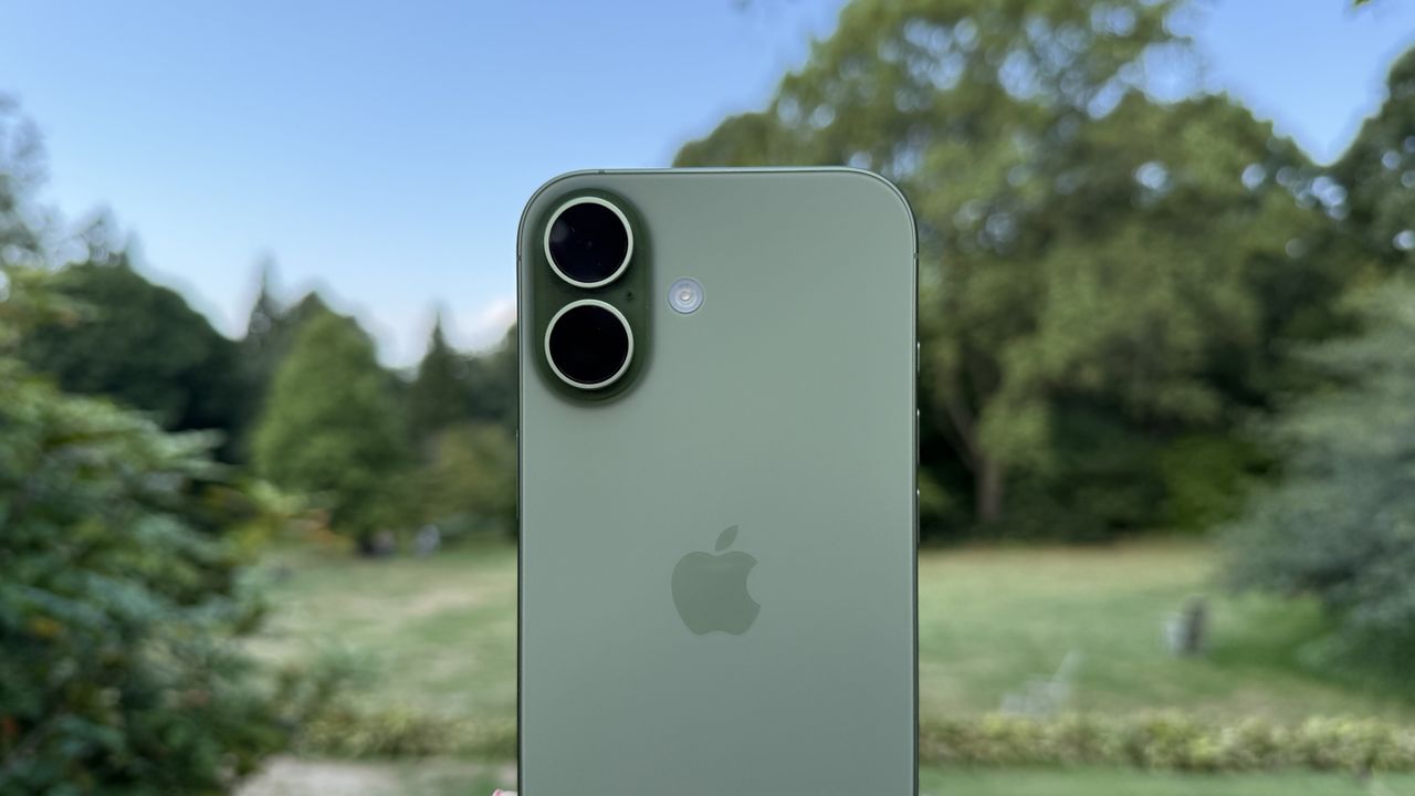 Apple iPhone 17 Review