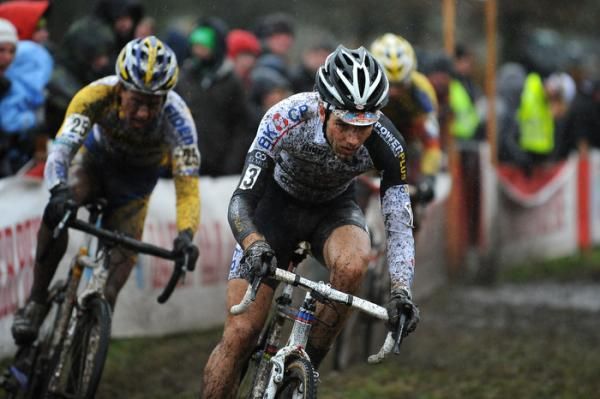 Niels Albert (BKCP - Powerplus) leads Tom Meeusen (Telenet - Fidea).