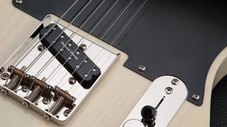 Seymour Duncan JB Jr.: the iconic high-output humbucker has been designed for the single-coil pickup sized routing of the Telecaster's bridge position.