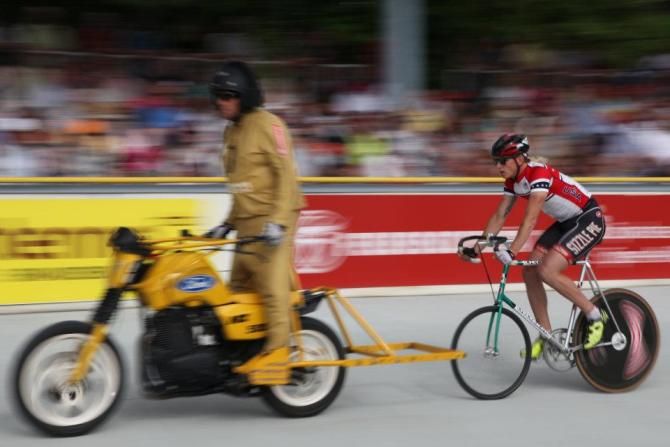 Speeds at steher races reach 65-100 kmh.