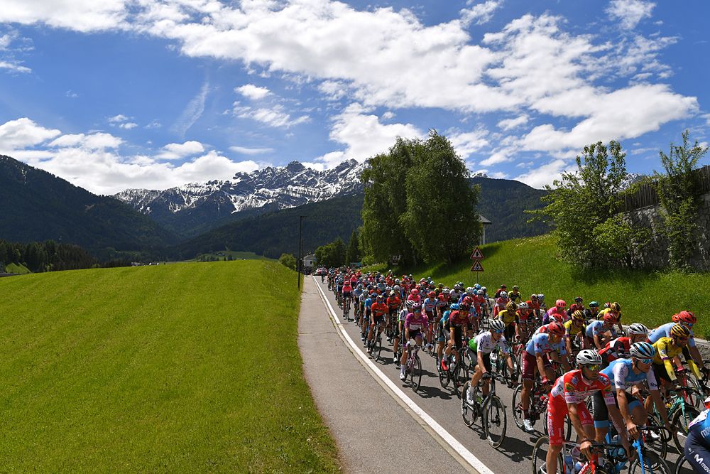 Giro d'Italia stage 18 - the peloton