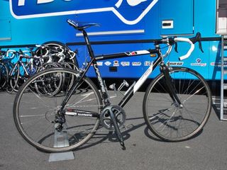 1997 Paris-Roubaix winner Frederic Guesdon (FDJ) might pass over his newer carbon fiber Lapierre in favor of this converted aluminum 'cross bike, which he raced across the cobbles at least as early as 2006.