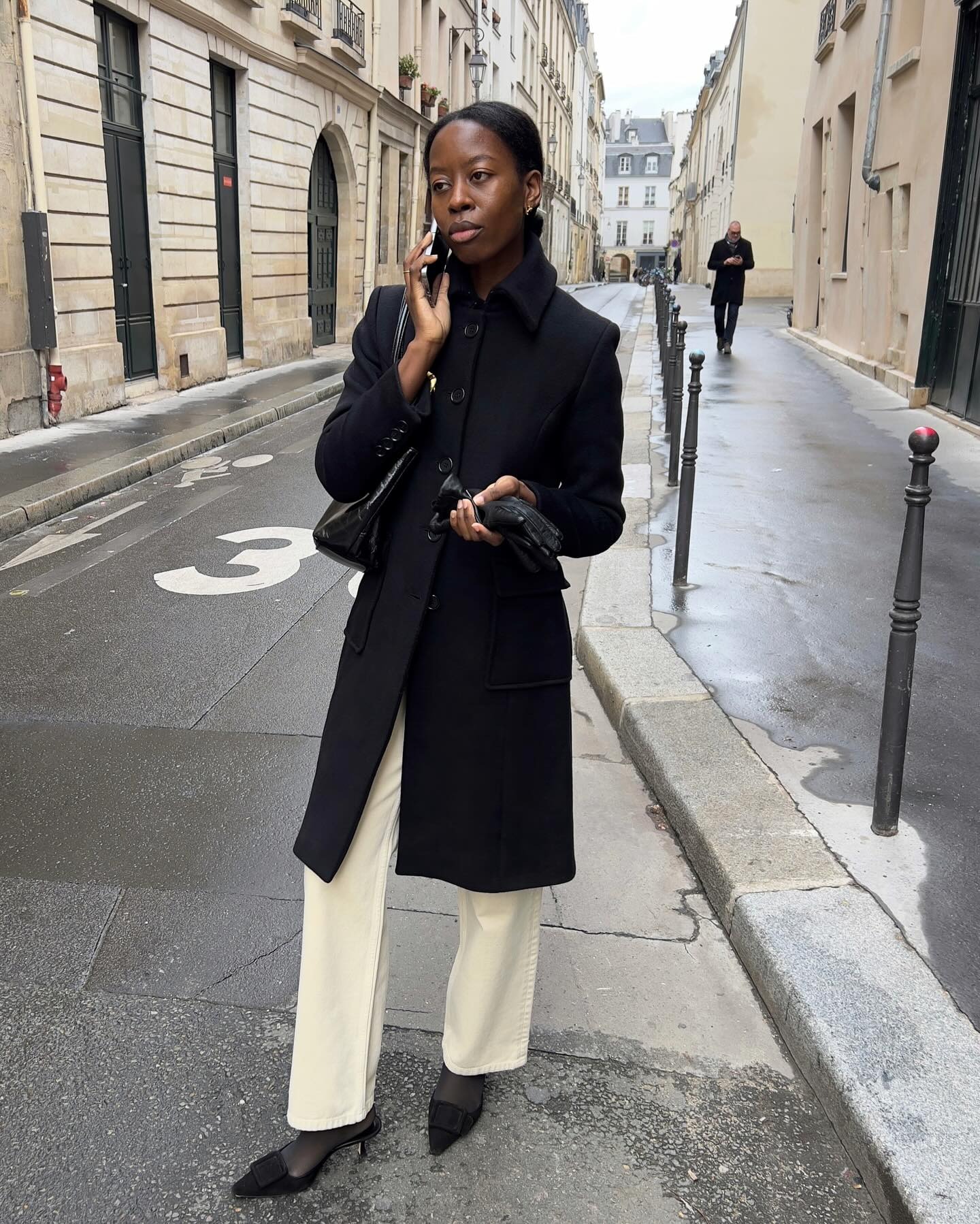 Influencer wearing white jeans with black shoes