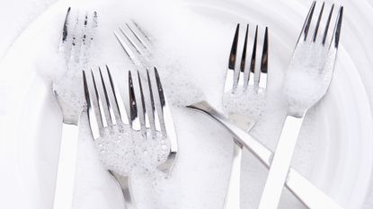 cleaning stainless steel cutlery