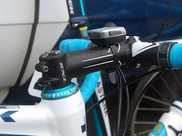 Even with the super long top tube, Sch&auml;r still runs a 140mm stem slammed right on top of the Cane Creek headset.