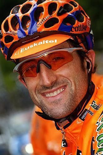 Iker Flores (Euskatel) appears to be happy and relaxed before the start of stage 3