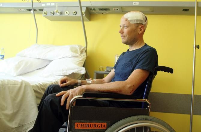 Chris Horner waits to leave the Lecco hospital