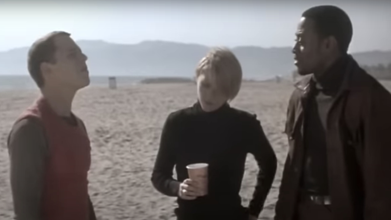 Giovanni Ribisi, Claire Danes, and Omar Epps on a beach in The Mod Squad