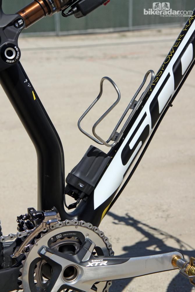 The Shimano Di2 battery tucks in below the King bottle cage.