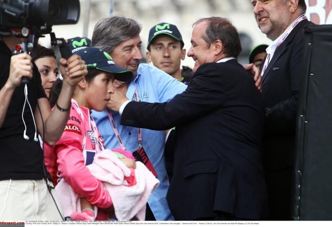 Eusebio Unzu&eacute; and Mauro Vegni celebrate Quintana's win