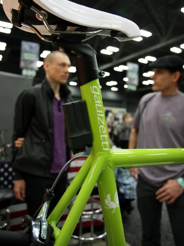 The Shimano Dura-Ace Di2 battery is cleanly attached to the back of the seatmast on this Gaulzetti.