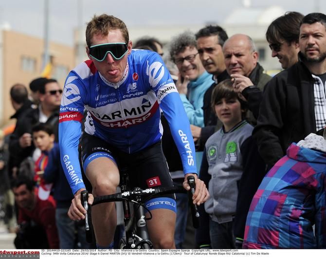 Defending Catalunya champion Daniel Martin heads to the sign-on stage for stage 6