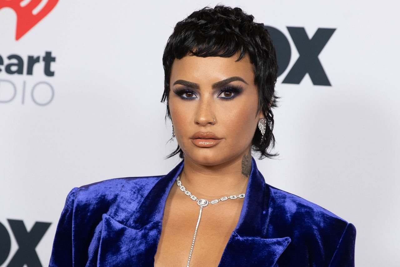  Demi Lovato is seen arriving at the 2021 iHeartRadio Music Awards on May 27, 2021 in Los Angeles, California