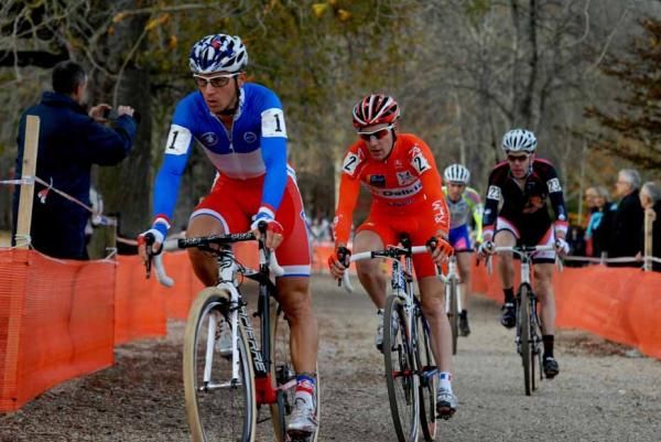 Francis Mourey (FDJ) leads Matthieu Boulo (Roubaix Lille Metropole).