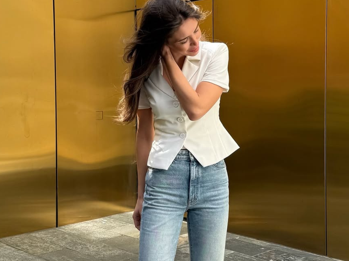 Woman wearing jeans with pointed peep-toe heels in 2025.