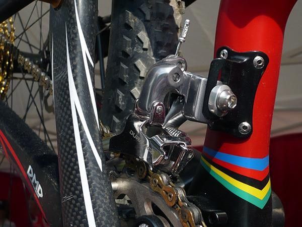 Sauser's bike was fitted with a one-off braze-on Dura-Ace front derailleur setup but based on the markings on the chain stay, production units will use the increasingly popular chain stay-mounted DMD format.