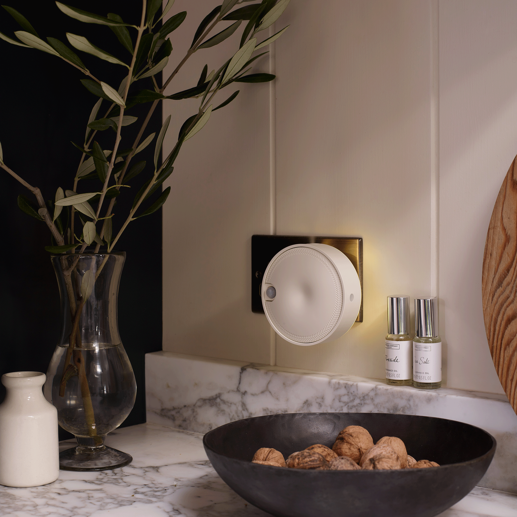 The White Company motion sensor plug-in diffuser is a game-changer ...