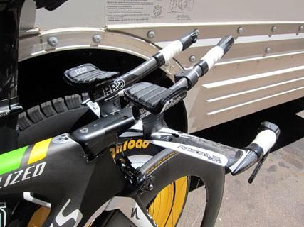 PRO Missile Evo integrated aero bars are fitted to the front of this HTC-Highroad Specialized S-Works Shiv.