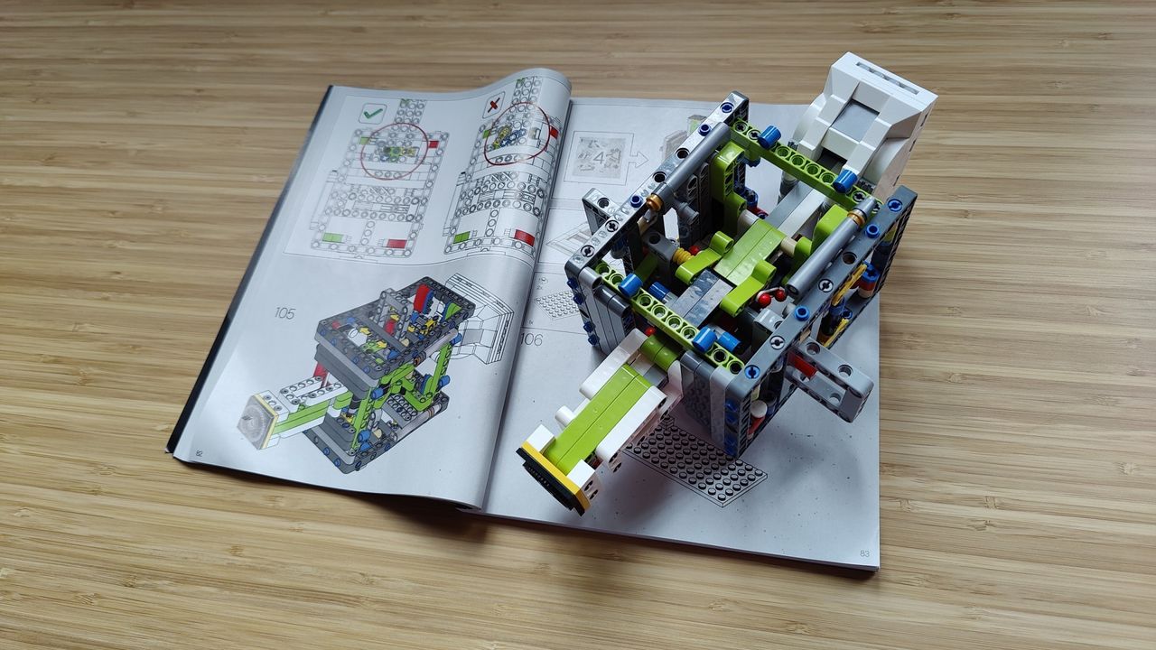 Lego Star Wars R2-D2 75308_Build in progress 1