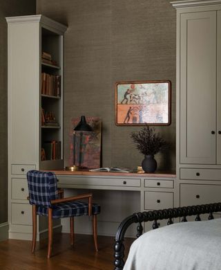 A bedroom office with height