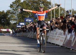 Elite Women - European Cyclo-cross Championships: De Jong wins elite women's race