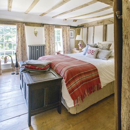 Step inside this beautiful Kent farmhouse | Ideal Home