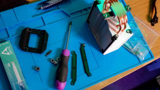 Arctic Freezer 36 air cooler on a desk.
