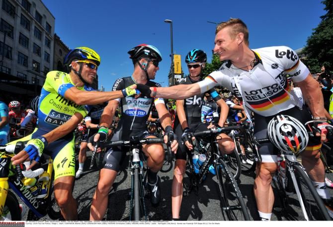 Handshakes on the startline