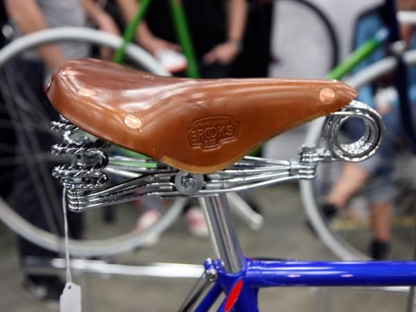 Brooks delivered a B33 leather saddle for Brett Horton's 'constructeur' town bike with a few custom tweaks.