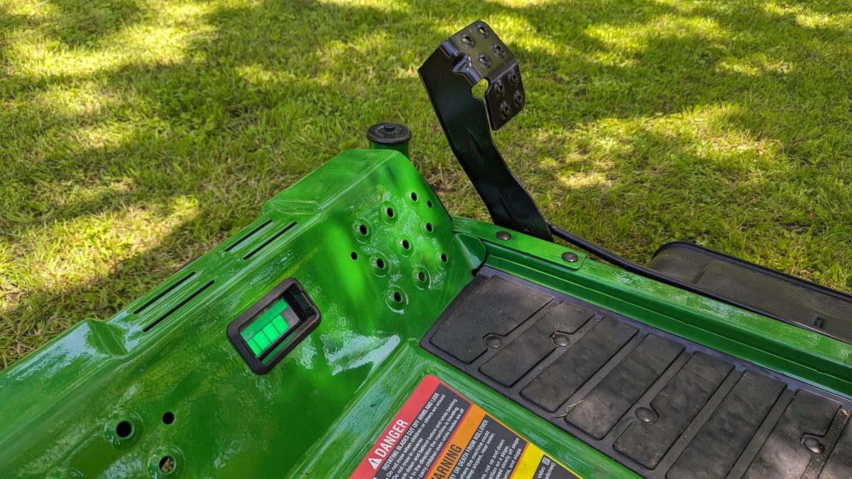 John Deere Z370R Electric ZTrak&trade; Mower