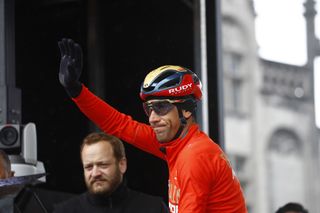 Vincenzo Nibali greets the crowd at the race start