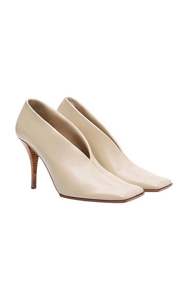 AlaΪa Square Toe Pump