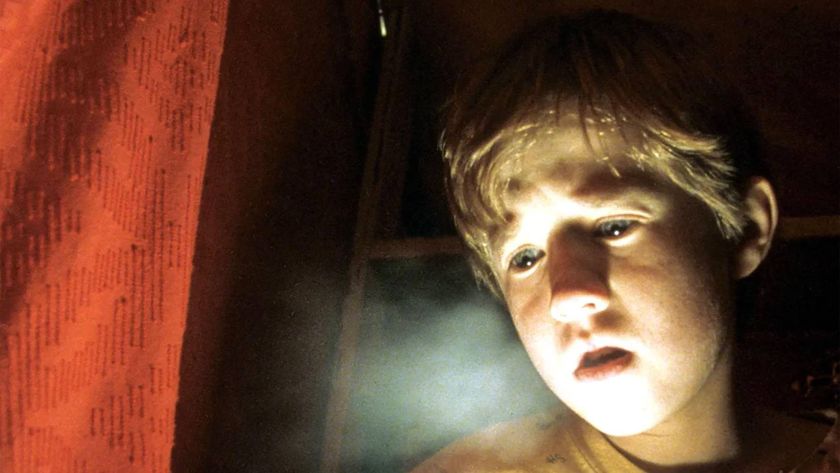 (L-R) Haley Joel Osment as Cole Sear and Bruce Willis as Malcolm Crowe in "The Sixth Sense"