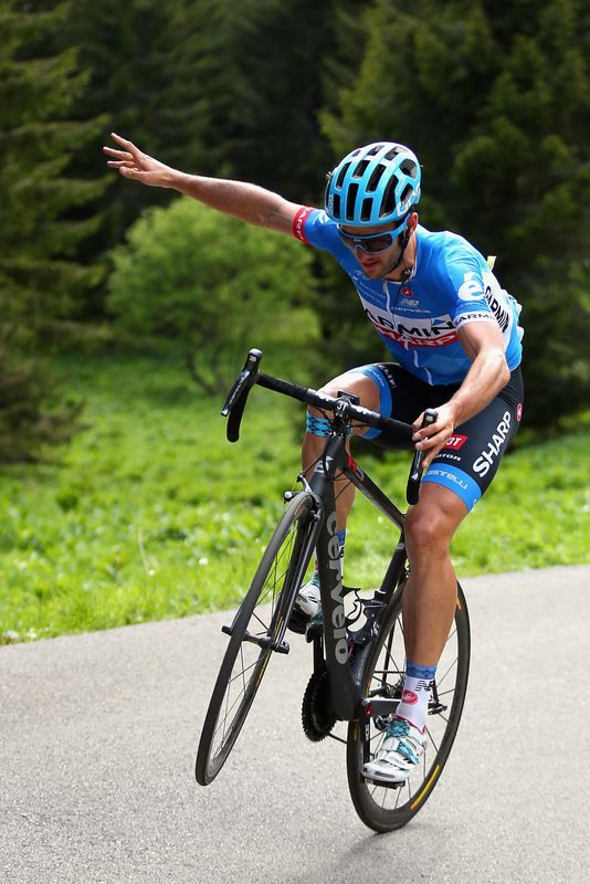 Nathan Haas pulls a one handed wheelie up Monte Zoncolan