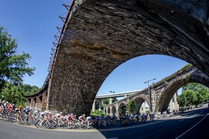 The women&rsquo;s race heads down Kelly Drive