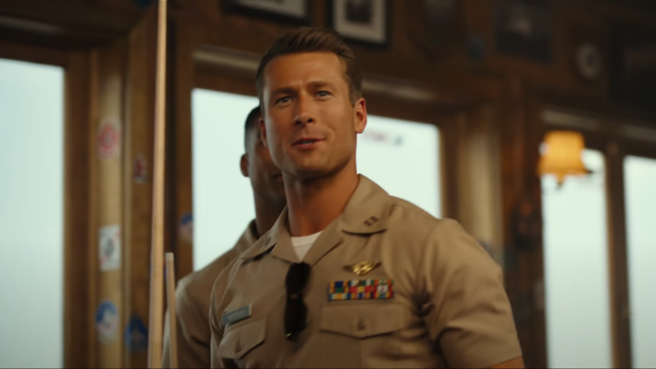 TOP GUN: MAVERICK Star Glen Powell On Impressing Tom Cruise, Honoring  Legacy, & More (Exclusive)