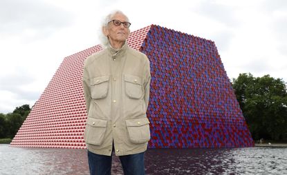 Artist Christo in front of his 20m high installation