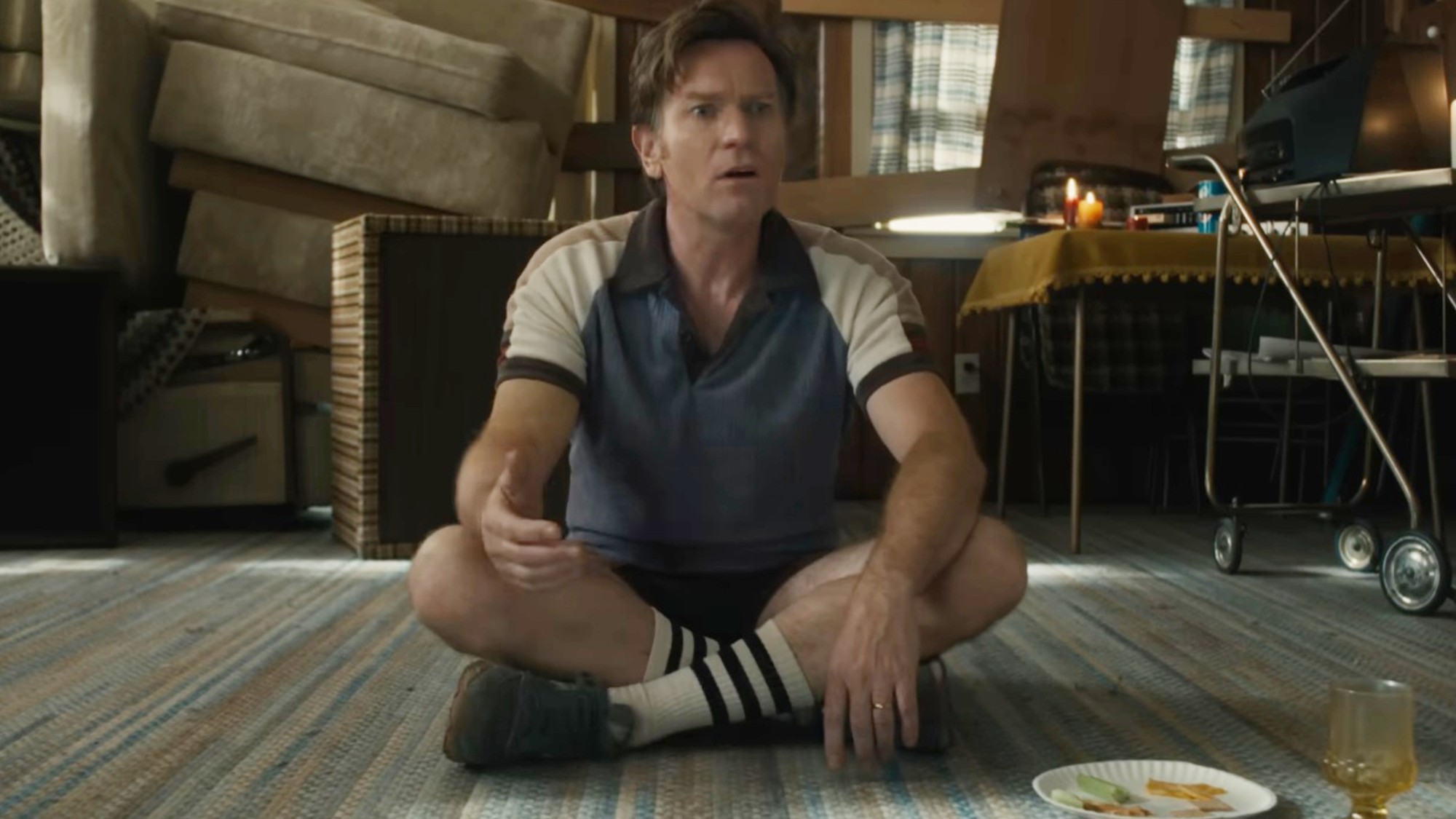 Ewan McGregor sitting cross-legged on the floor in The End of Oak Street