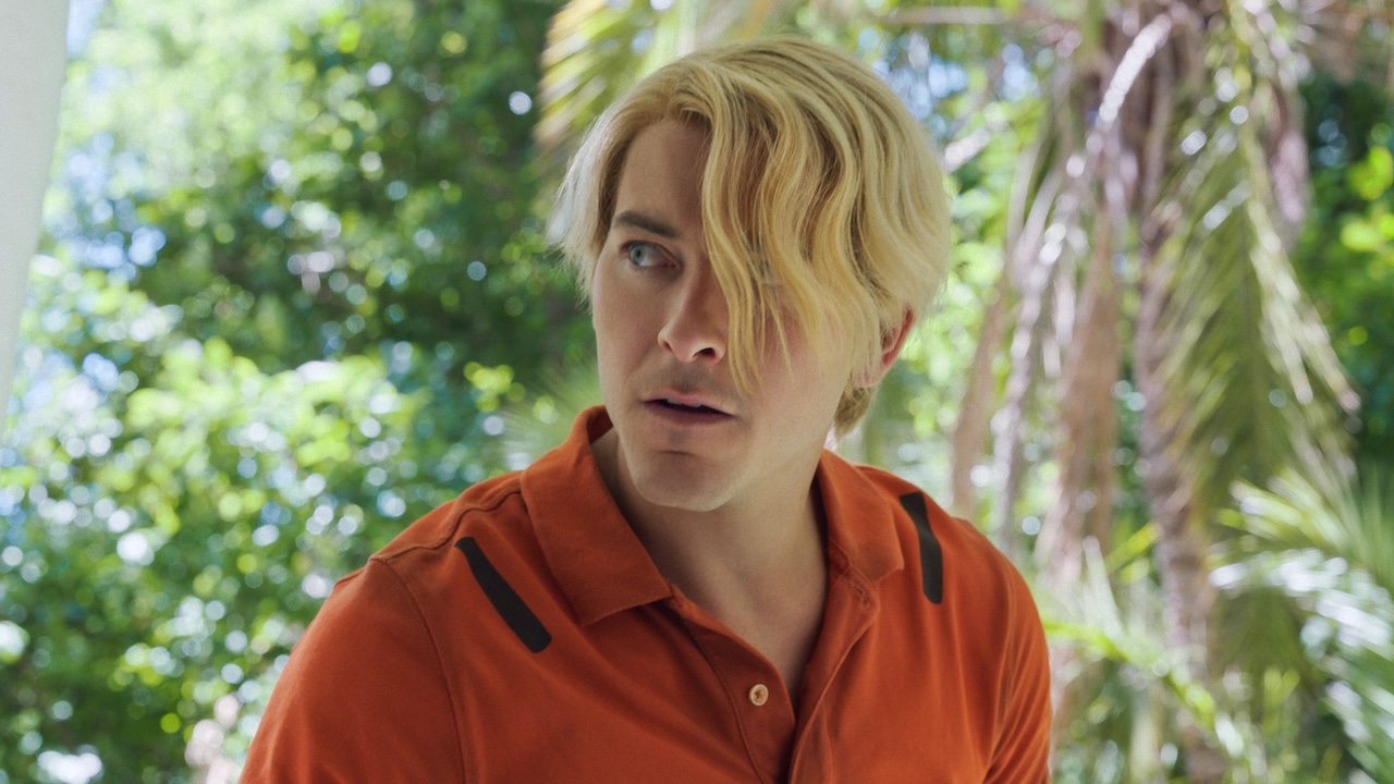 Taz Skylar playing Sanji in an orange shirt in One Piece Season 2