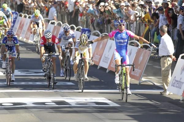 Alessandro Petacchi (Lampre-Farnese Vini) on the line